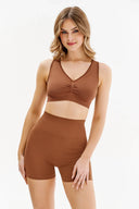 Bezszwowy top z marszczeniem Shape Gabriella w kolorze mocca, rozmiar S/M #extras_mocca