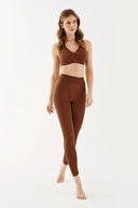 Bezszwowe legginsy Gabriella Shape z efektem pushup w kolorze mocca rozmiar S/M #extras_mocca