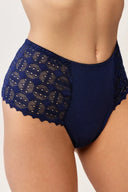 Stringi damskie Gabriella BM058 z koronkowymi wstawkami w kolorze granatowym, rozmiar S/M #extras_granat